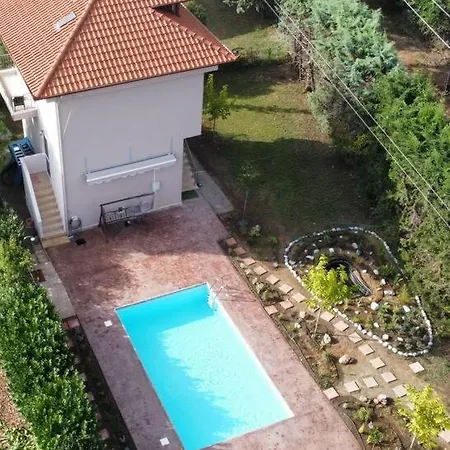 Ihor- Private Pool -pieria