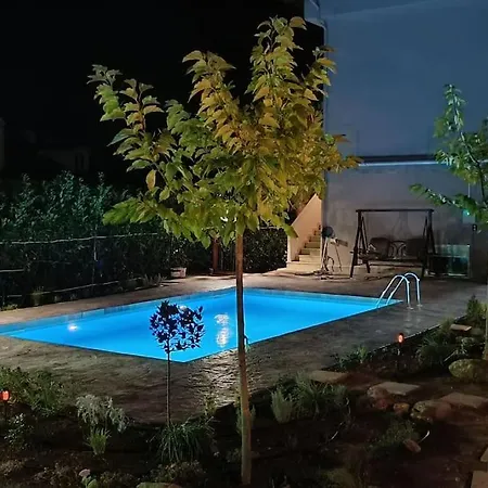 Ihor- Private Pool -pieria *