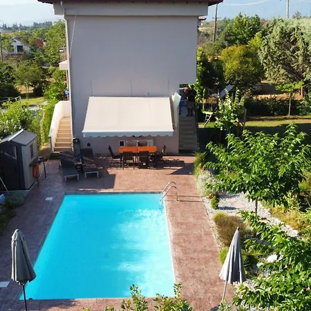 Ihor- Private Pool -pieria *